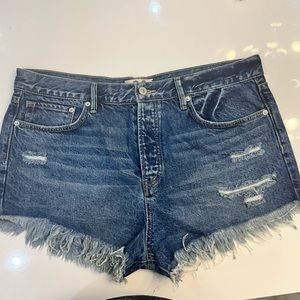 *NWOT* Free People We the Free Loving Good Vibrations Cutoffs Size 32